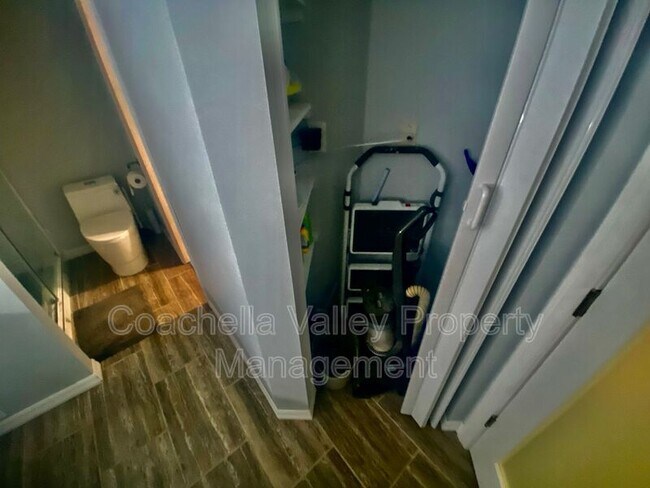 Building Photo - 5300 E Waverly Dr