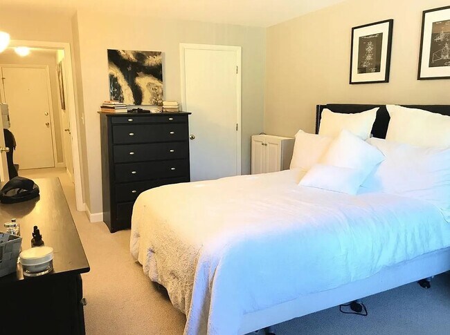 Building Photo - 501 Brook Village Rd