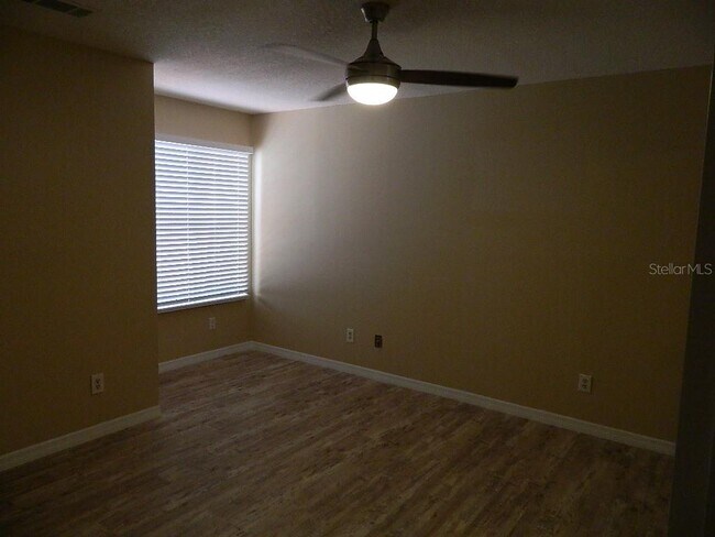 Building Photo - 672 Roaring Dr