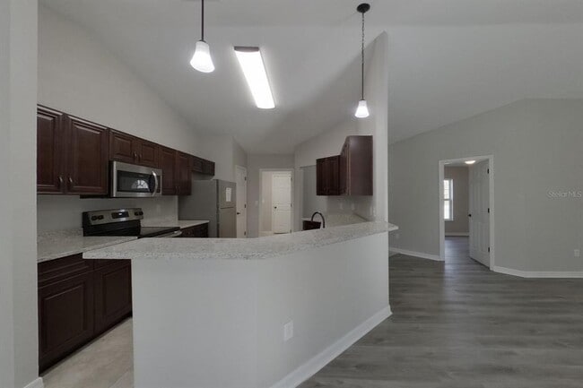 Building Photo - 820 Marion Oaks Manor