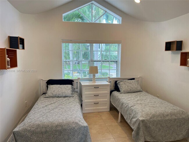 Building Photo - 7601 Beach View Dr