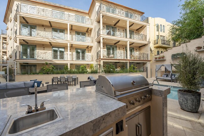 Building Photo - 1825 Pandora Ave