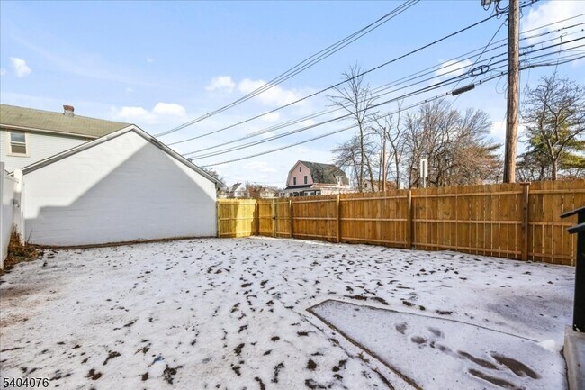 Building Photo - 143 Johnston Ave