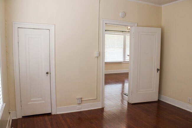 Building Photo - 2 BEDROOM - MONTE VISTA