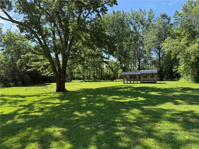 Building Photo - 690 Crow Hill Rd