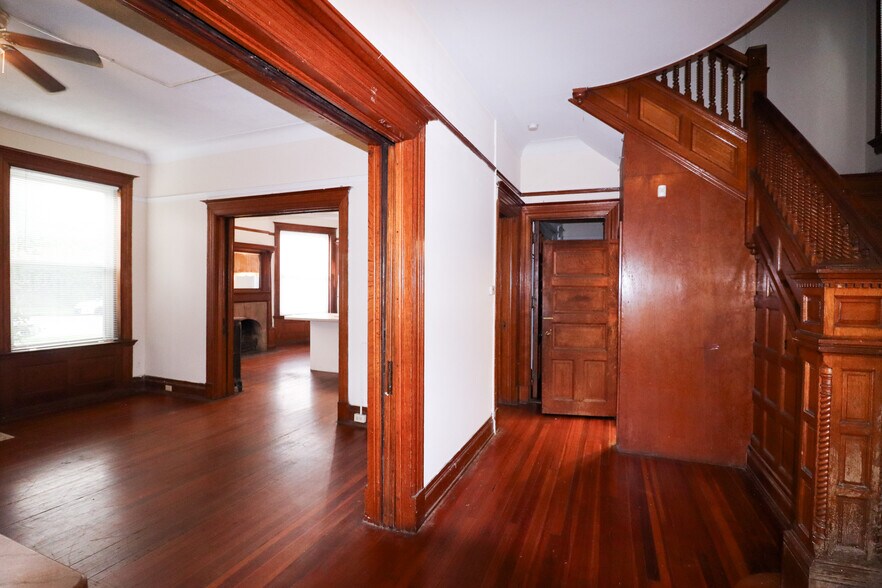 Building Photo - 2705 Eden Ave
