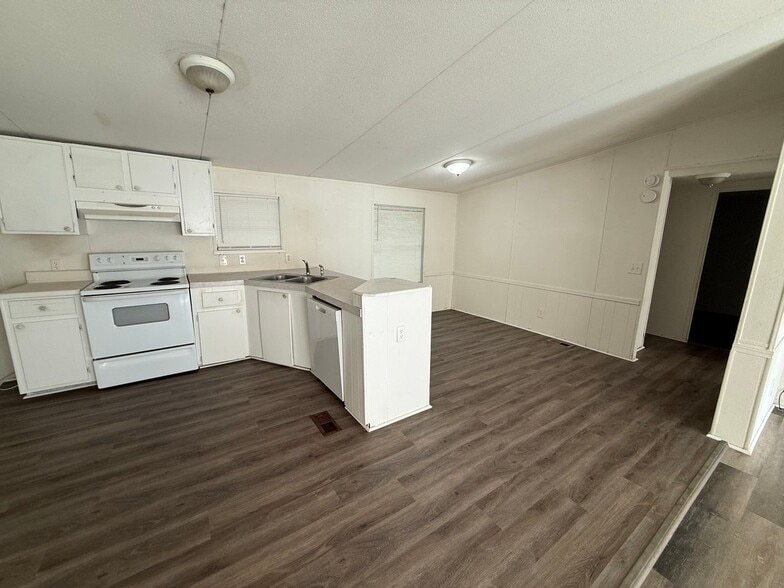 Building Photo - 2168 Lee Rd 430