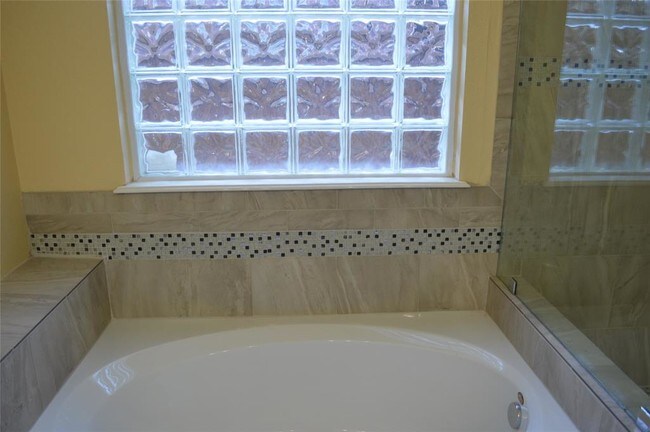 Building Photo - 6210 Marble Hollow Ln