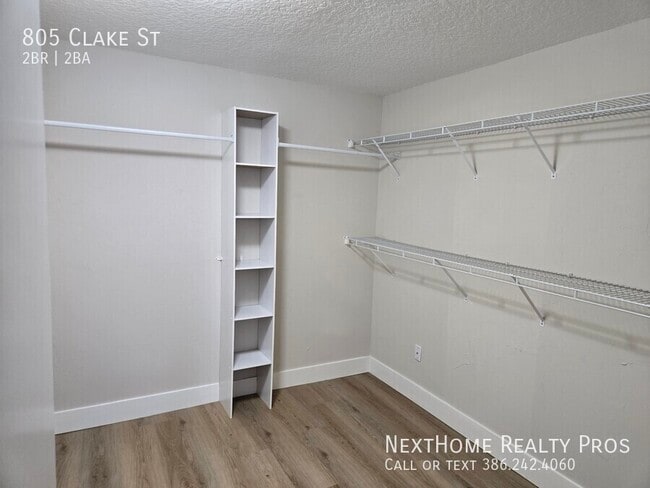 Building Photo - 805 Clake St