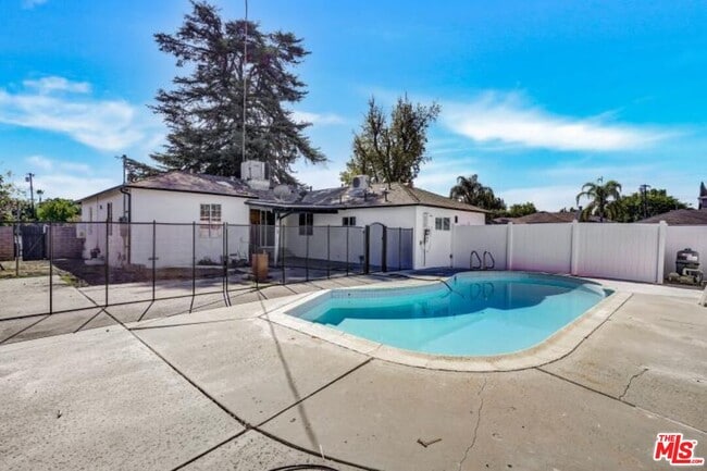 Building Photo - 6633 Belmar Ave