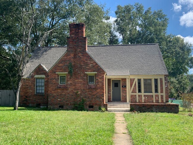 Building Photo - Beautiful Cloverdale Home