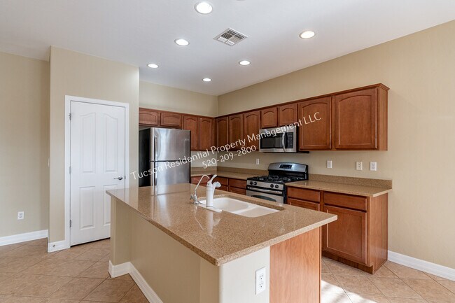 Building Photo - 799 West Camino Tunera