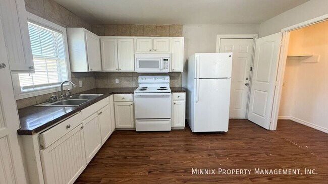 Building Photo - 755 W Knox St