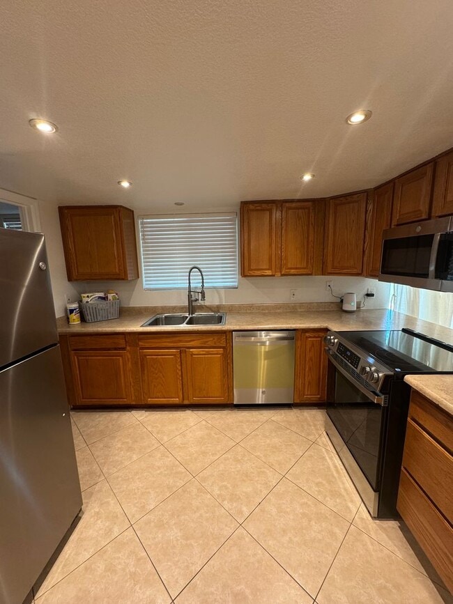 Building Photo - 2-Bedroom Condo in Prime Mesa Location!