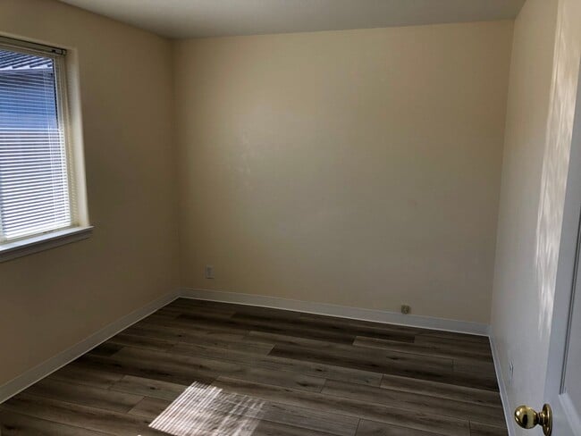 Building Photo - Beautiful 3 bedroom 2 bathroom house in a ...