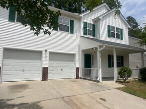 Building Photo - Available now. Great 4BR/2.5BA Home in Park Hill Place!