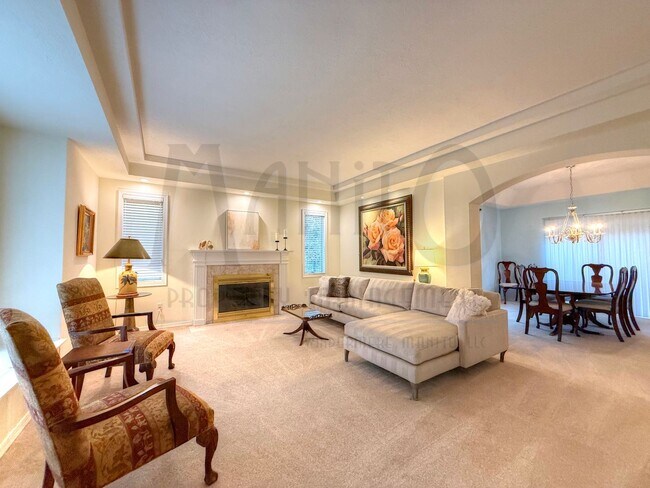 Building Photo - Elegant & Sprawling South Hill Home