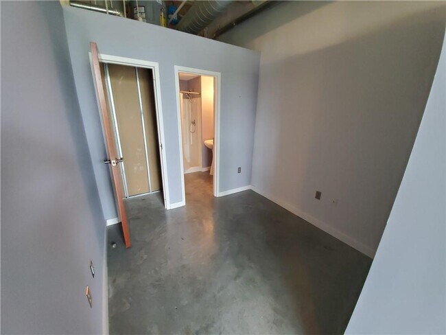 Building Photo - 5200 Peachtree Rd NE