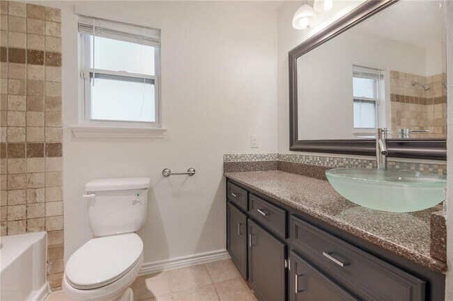 Building Photo - 507 San Jacinto St
