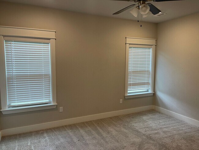 Building Photo - Bentonville Willowbrook Farms 4 Bedroom Home!