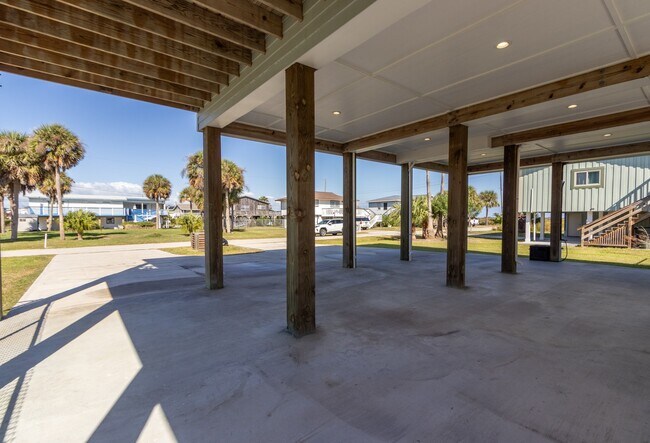 Building Photo - 16511 John Davis Rd