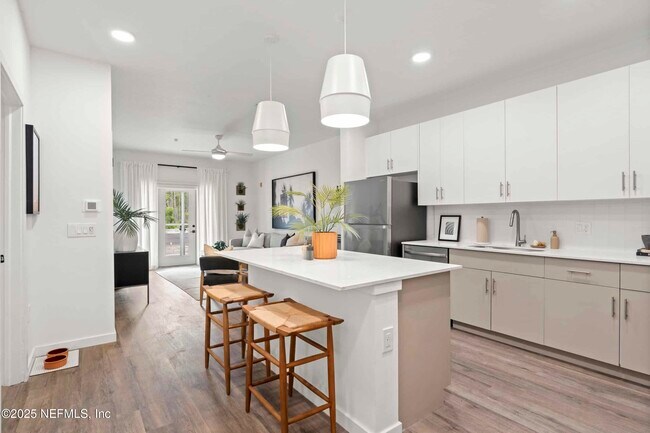 Building Photo - 25 Silver Moon Cir