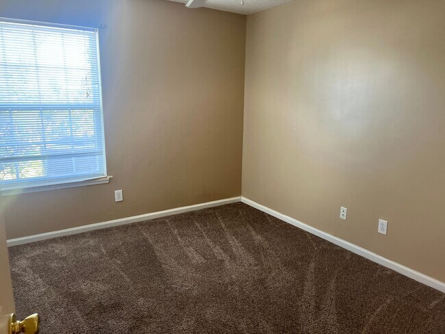 Building Photo - 3806 Maypop Cir