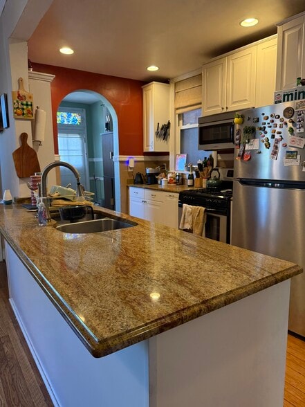 Building Photo - 2904 Parkwood Ave