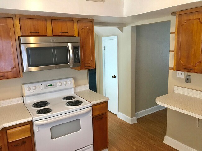 Building Photo - 6295 E Pea Ridge Rd