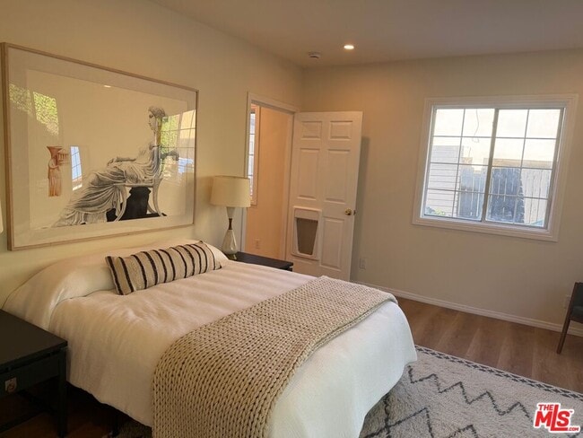 Building Photo - 1222 N Virgil Ave