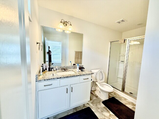 Building Photo - 3 Bed, 2.5 Bath Home in Highly Desired Are...