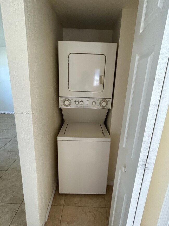 Building Photo - 708 N 14th St