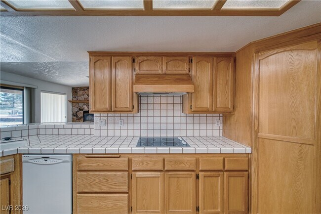 Building Photo - 3011 Pebble Beach Ave