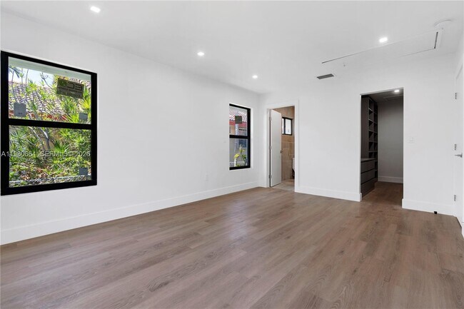 Building Photo - 8951 Byron Ave