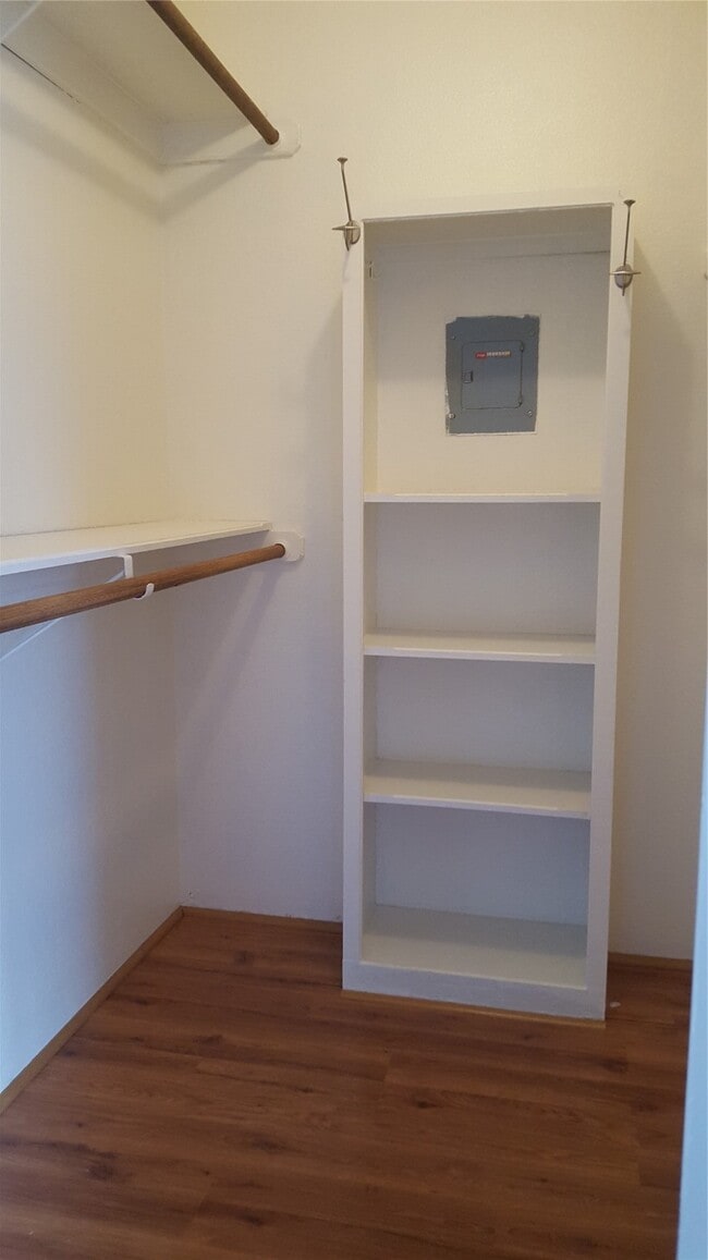 Building Photo - 8483 Sands Point Dr