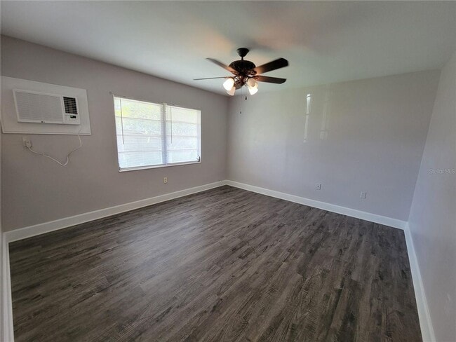 Building Photo - Charming 1/1 Duplex in St. Cloud – No HOA ...