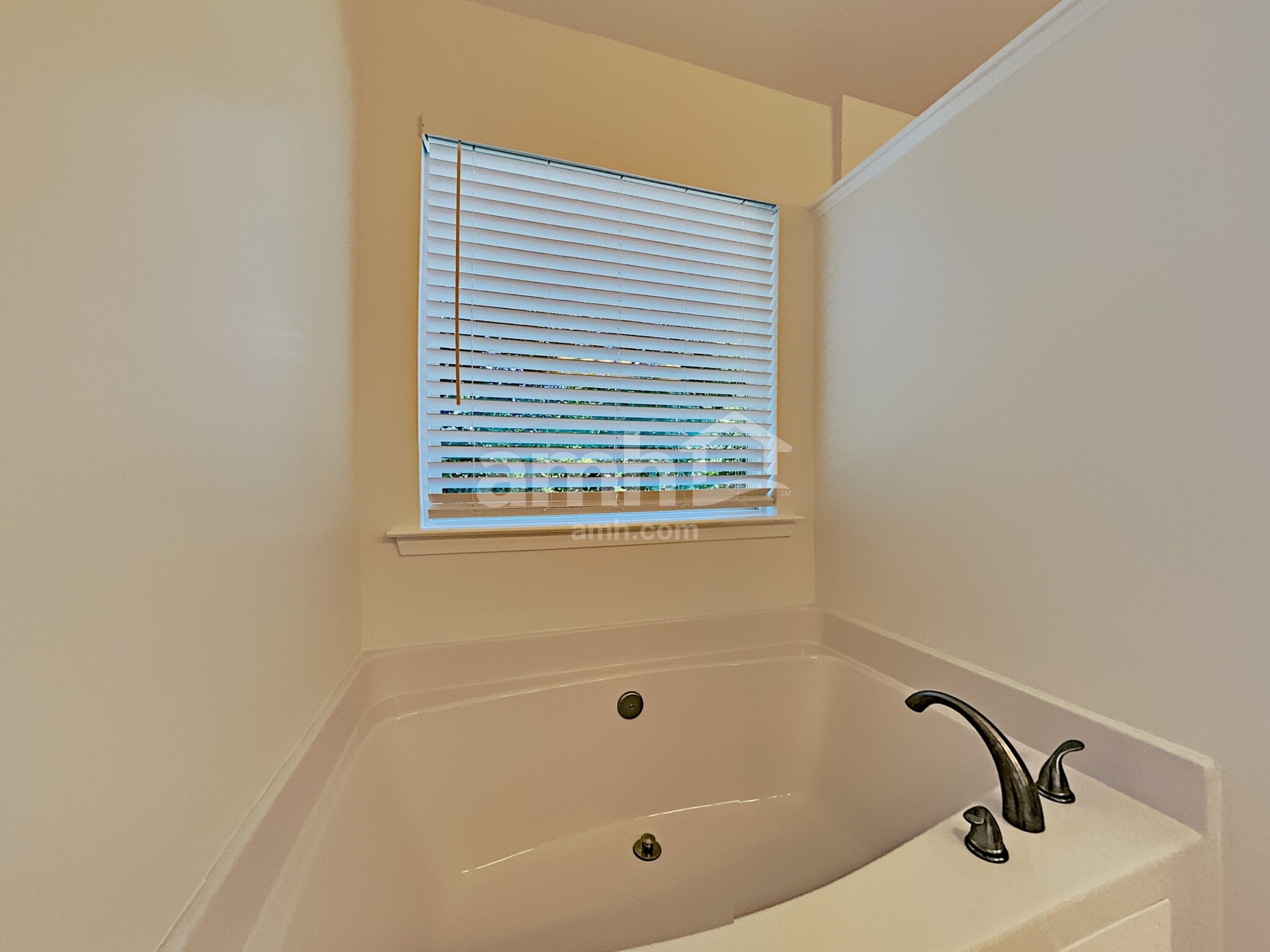 Building Photo - 488 Lincolnwood Ln