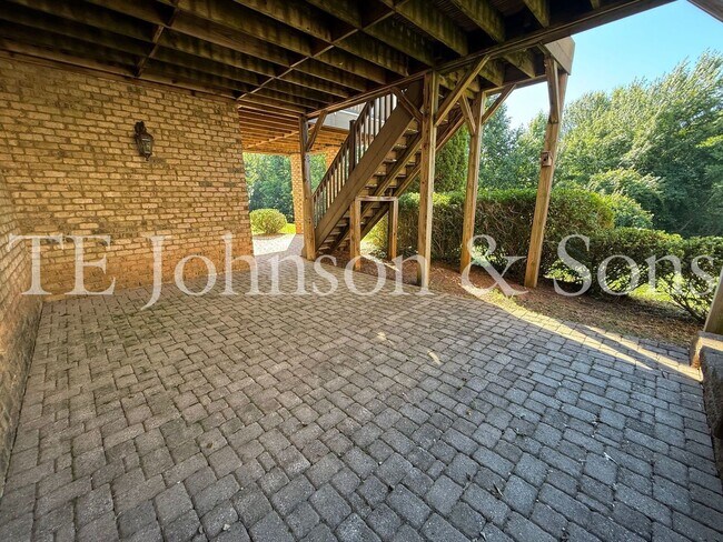 Building Photo - 5540 Brookberry Farm Rd