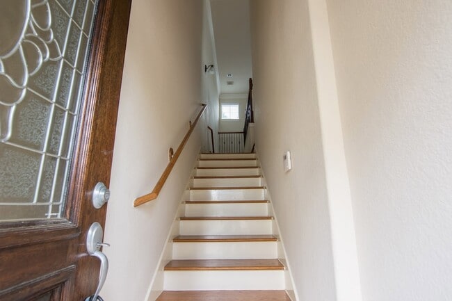 Building Photo - 3002 Clearview Cir