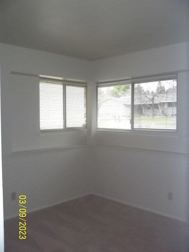 Building Photo - Three bedroom home in Fair Oaks
