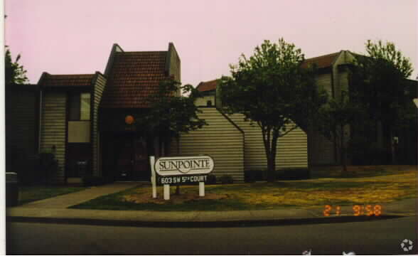 Primary Photo - Sunpointe Condominiums