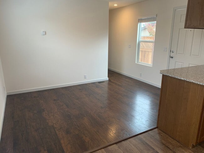 Building Photo - Terrific ADU home with private yard!