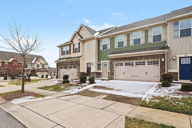 Building Photo - 727 Dynamo St NW