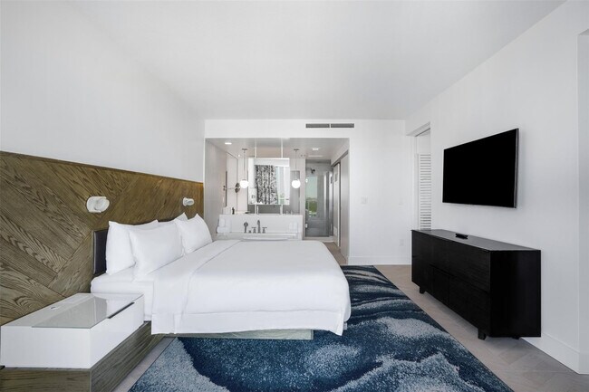 Building Photo - 3101 Bayshore Dr