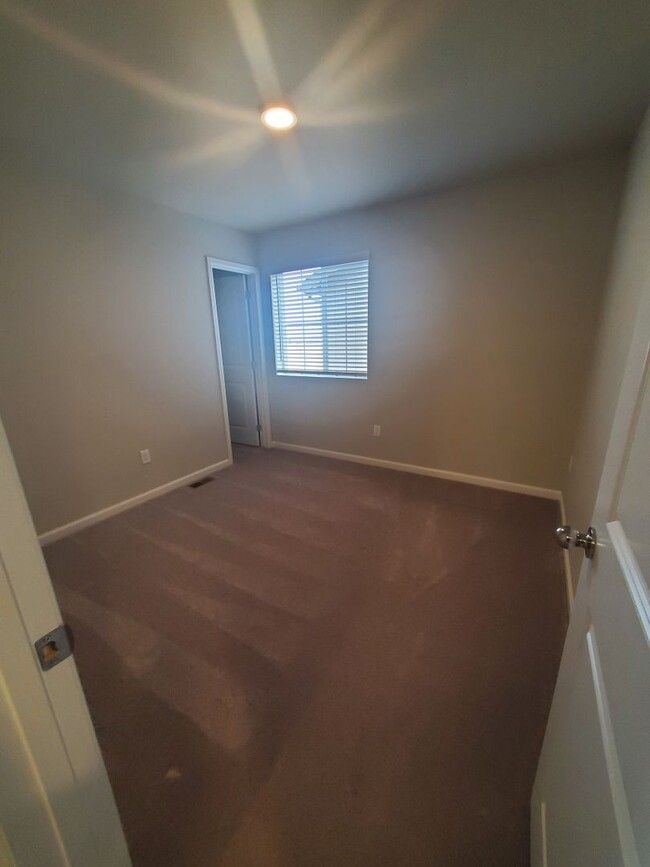 Building Photo - Beautiful and Spacious 3BR House in Freder...