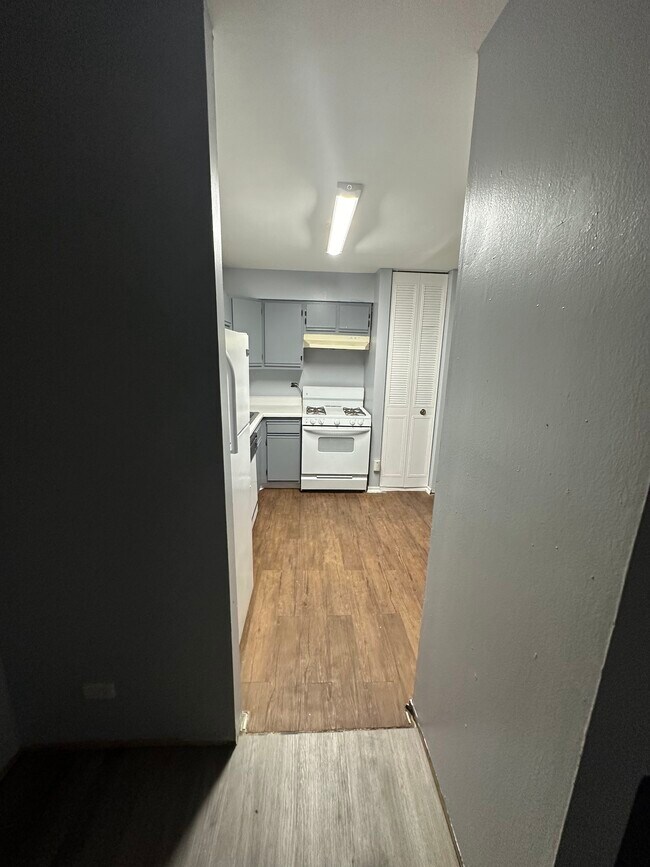 Building Photo - 2500 Bayside Dr