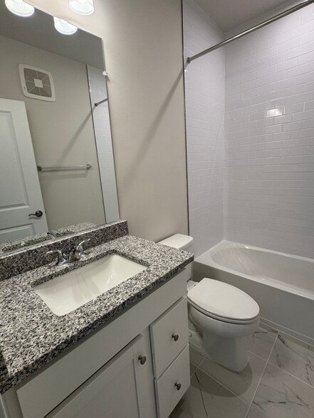 shared bathroom - 13622 Innovation Station Loop
