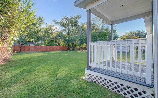 Building Photo - 9414 Lanewood Dr