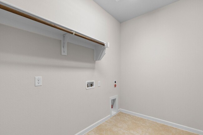 Building Photo - Spacious and Modern Rental Home Available!