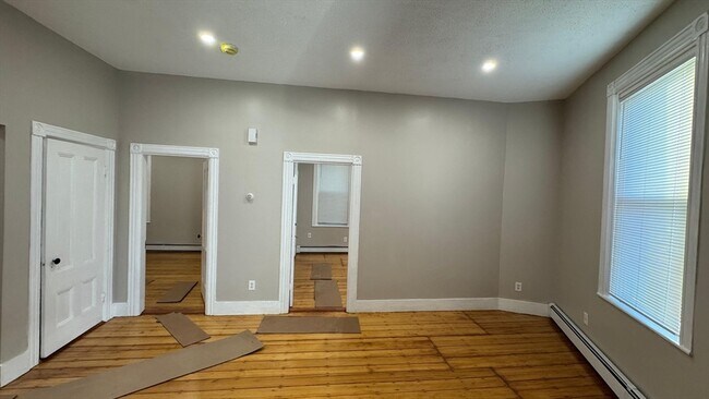 Building Photo - 62 River St